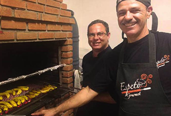 Quando pensamos em fazer uma festa com churrasco, logo se imagina descontração, um bom bate papo, encontro com amigos e familiares. Mas se você estiver atarefado, organizando e trabalhando em…