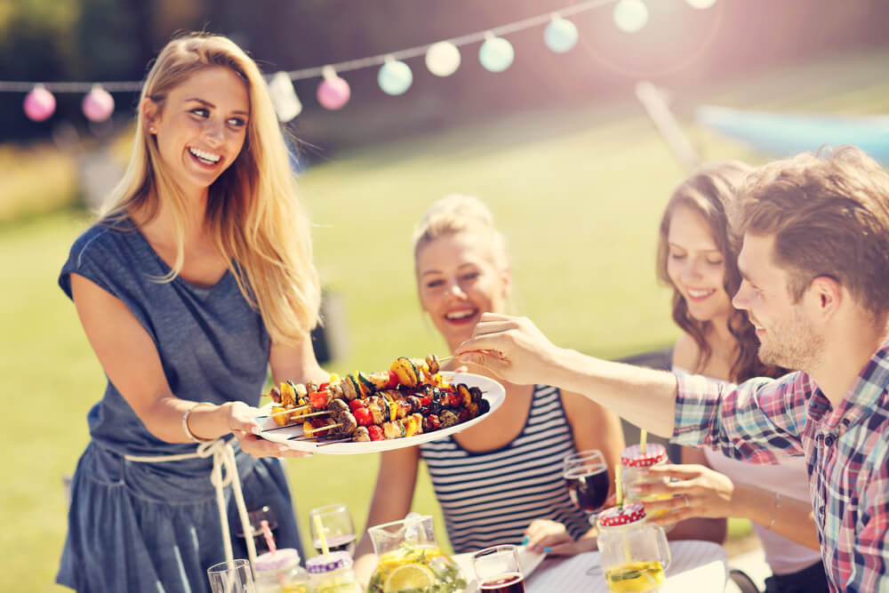 Comida gostosa, muita carne assando na brasa e bebida gelada: quem resistiria a um convite assim? Estar junto dos amigos e parentes em um cenário como esse é uma delícia, mas quando…